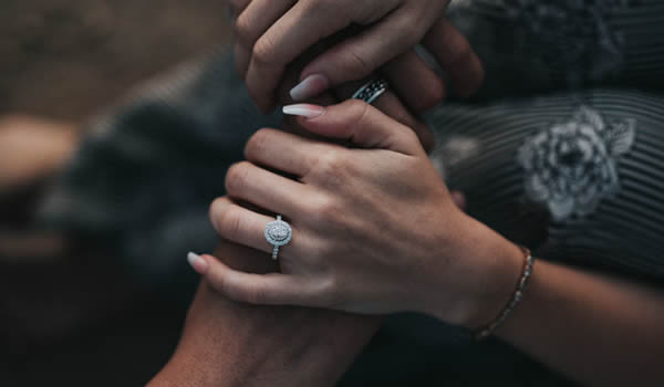 分手挽回對方需要樹立正确的戀愛感情觀